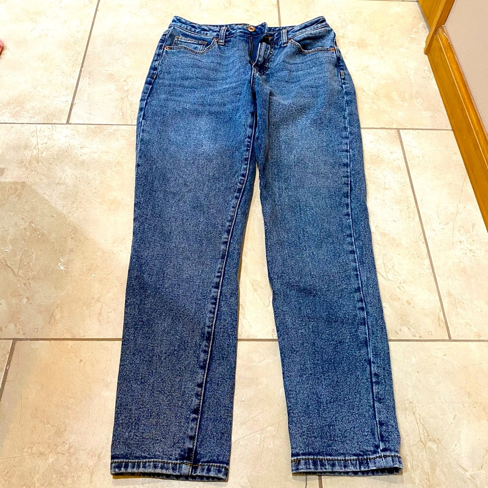 Fashion nova jeans, never worn. Mom jeans. Size 1/25